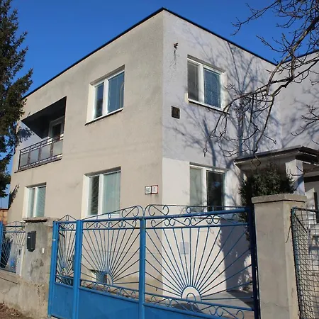 Апартаменты Schiffelova *